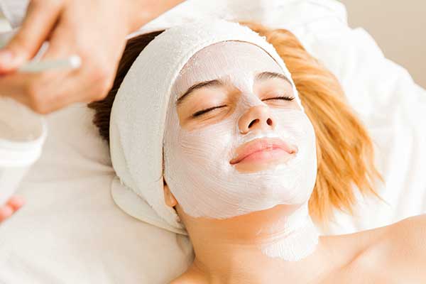 Hochwertige Gesichtsbehandlungen von Kosmetikerin Tanja Rost im The Cream Kosmetikstudio für Herrenberg Hochwertige Gesichtsbehandlungen von Kosmetikerin Tanja Rost im The Cream Kosmetikstudio für Herrenberg
