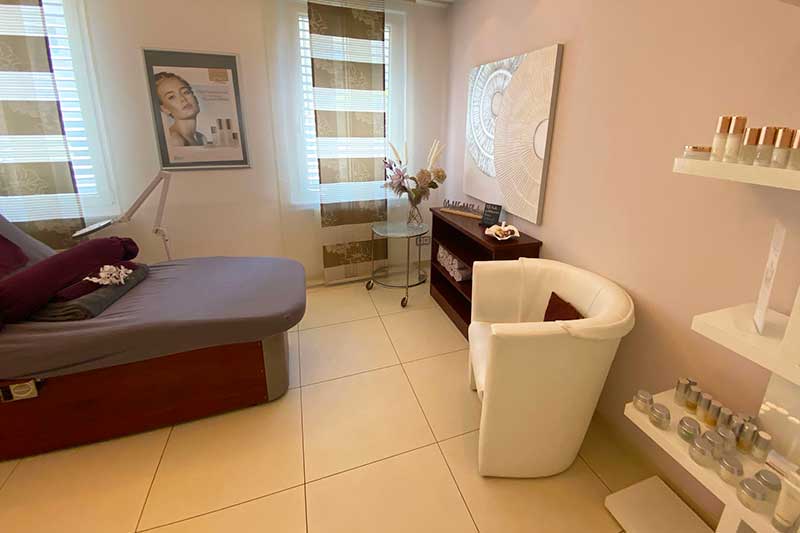 Kosmetikstudio Behandlungen für Hildrizhausen und Altdorf vom Tanja Rost The Cream Medical Cosmetics in Ihrer Nähe Kosmetikstudio Behandlungen für Hildrizhausen und Altdorf vom Tanja Rost The Cream Medical Cosmetics in Ihrer Nähe