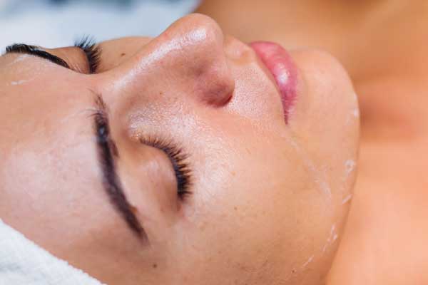Kosmetische Gesichtsbehandlungen für Ehningen und Umgebung im The Cream Kosmetikstudio Kosmetische Gesichtsbehandlungen für Ehningen und Umgebung im The Cream Kosmetikstudio