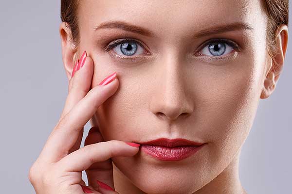 Kosmetische Spezialbehanldungen für Lippen Augenbrauen und Wangen im The Cream Kosmetikstudio Kosmetische Spezialbehanldungen für Lippen Augenbrauen und Wangen im The Cream Kosmetikstudio